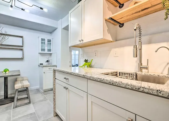 Holiday home Casita 11 Mi To Dtwn: Pool, Spa, Hiking, Views