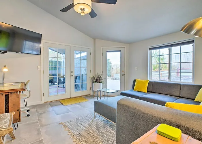 Casita 11 Mi To Dtwn: Pool, Spa, Hiking, Views Holiday home