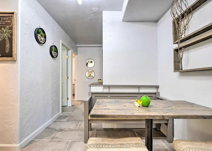 Casita 11 Mi To Dtwn: Pool, Spa, Hiking, Views Holiday home