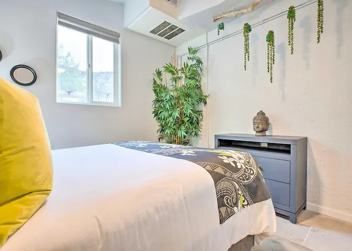 Casita 11 Mi To Dtwn: Pool, Spa, Hiking, Views