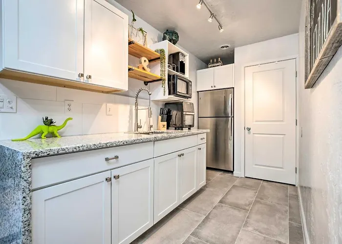 Casita 11 Mi To Dtwn: Pool, Spa, Hiking, Views