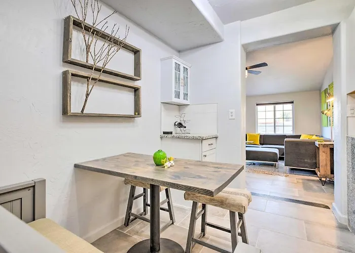Casita 11 Mi To Dtwn: Pool, Spa, Hiking, Views Holiday home