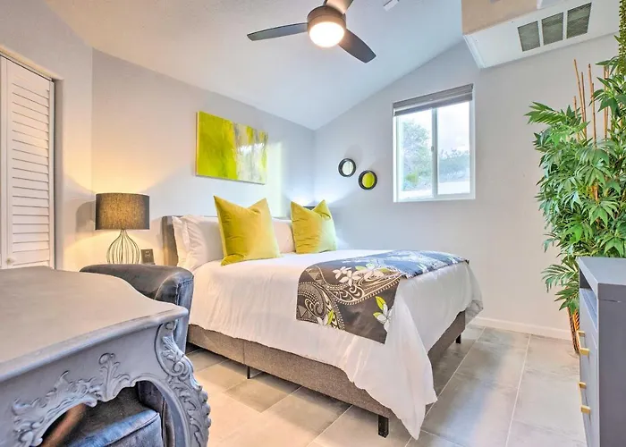 Casita 11 Mi To Dtwn: Pool, Spa, Hiking, Views Holiday home
