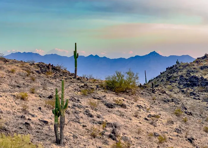 Casita 11 Mi To Dtwn: Pool, Spa, Hiking, Views Holiday home Phoenix